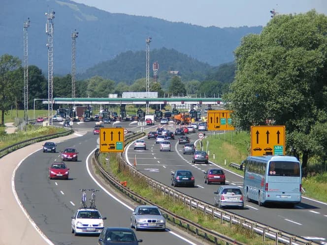 Ile można jechać na autostradzie w Słowenii? Poznaj ważne przepisy