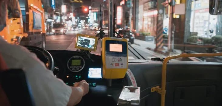Ile zarabia kierowca autokaru? Zaskakujące fakty o wynagrodzeniach