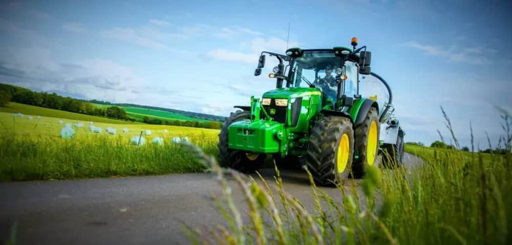 Ile zarabia kierowca ciągnika rolniczego? Zaskakujące fakty o wynagrodzeniach