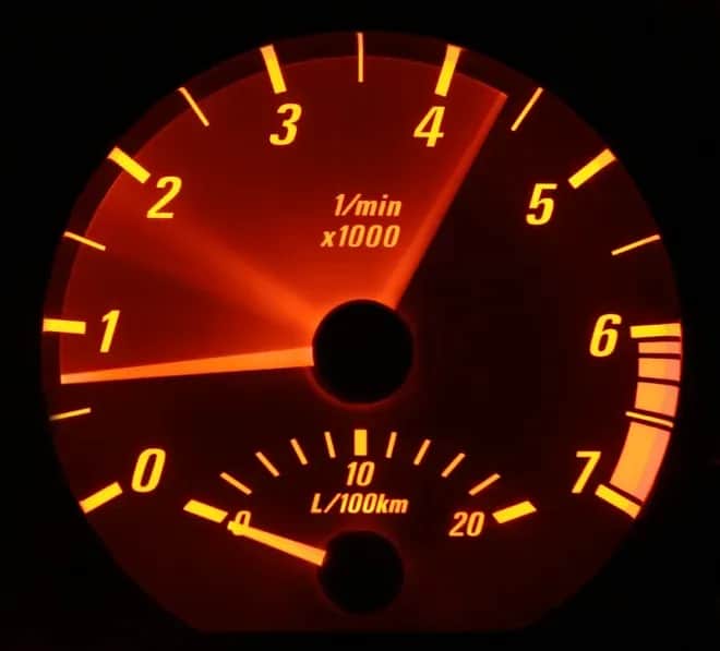 Jakie obroty silnika benzynowego na autostradzie zapewnią oszczędność?