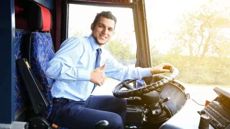 Ile zarabia kierowca autobusu szkolnego? Sprawdź zaskakujące fakty!