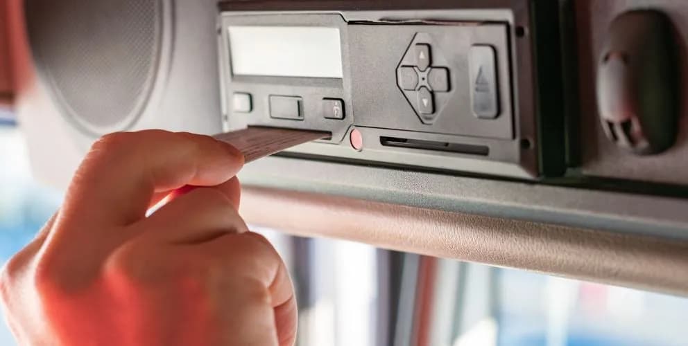 Jak jechać bez karty kierowcy? Poznaj ważne przepisy i zasady